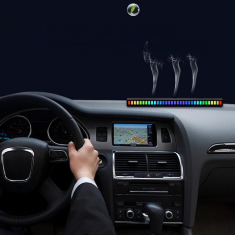 アロマディフューザー – LED照明と車内のフレッシュさ 