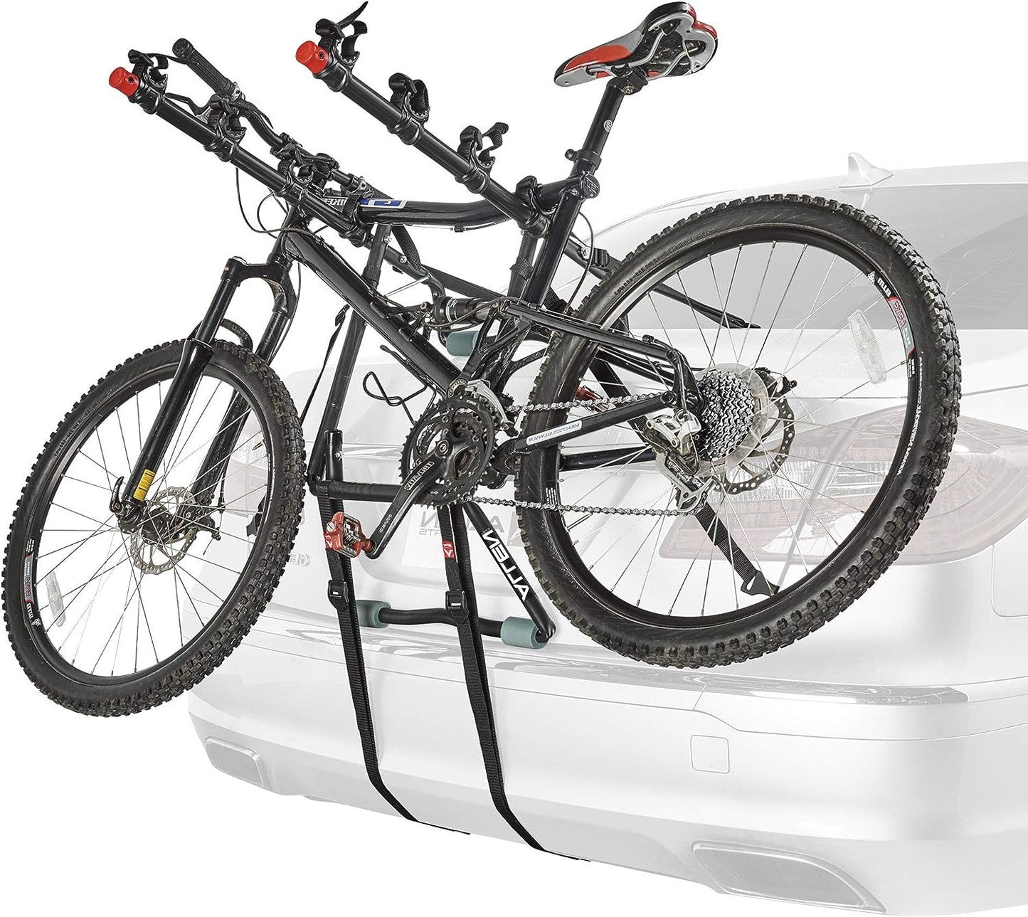 車のトランク用自転車キャリア — 旅行中の安全性強化 