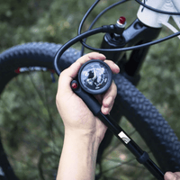 مضخة دراجة هوائية 300 PSI - مدمجة وقوية مع مقياس ضغط 